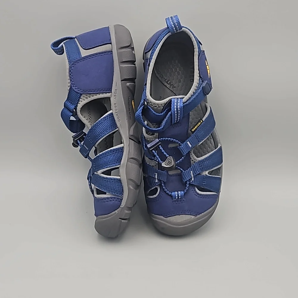 Keen Sandals Kid size 4 blue hiking sandals
